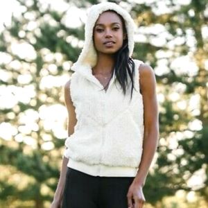 Zyia 🌙 Cream Hooded Teddy Vest - S